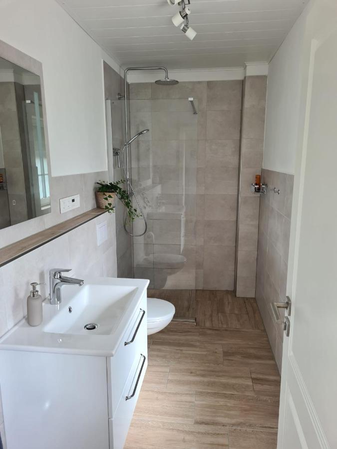 Ferienwohnung Im Werder -Fuer Monteure Nicht Geeignet- Celle Bagian luar foto