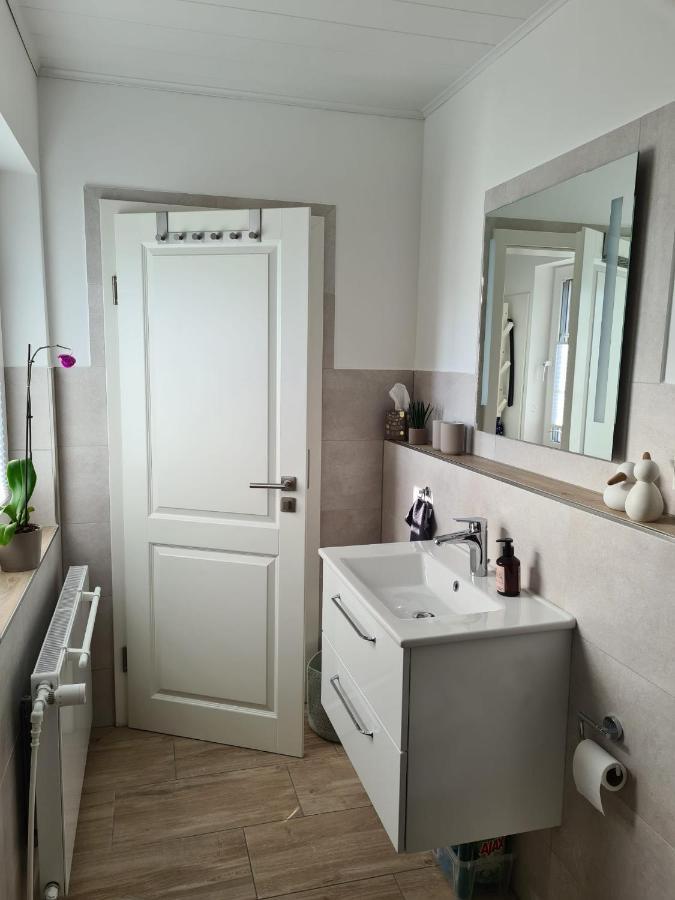 Ferienwohnung Im Werder -Fuer Monteure Nicht Geeignet- Celle Bagian luar foto